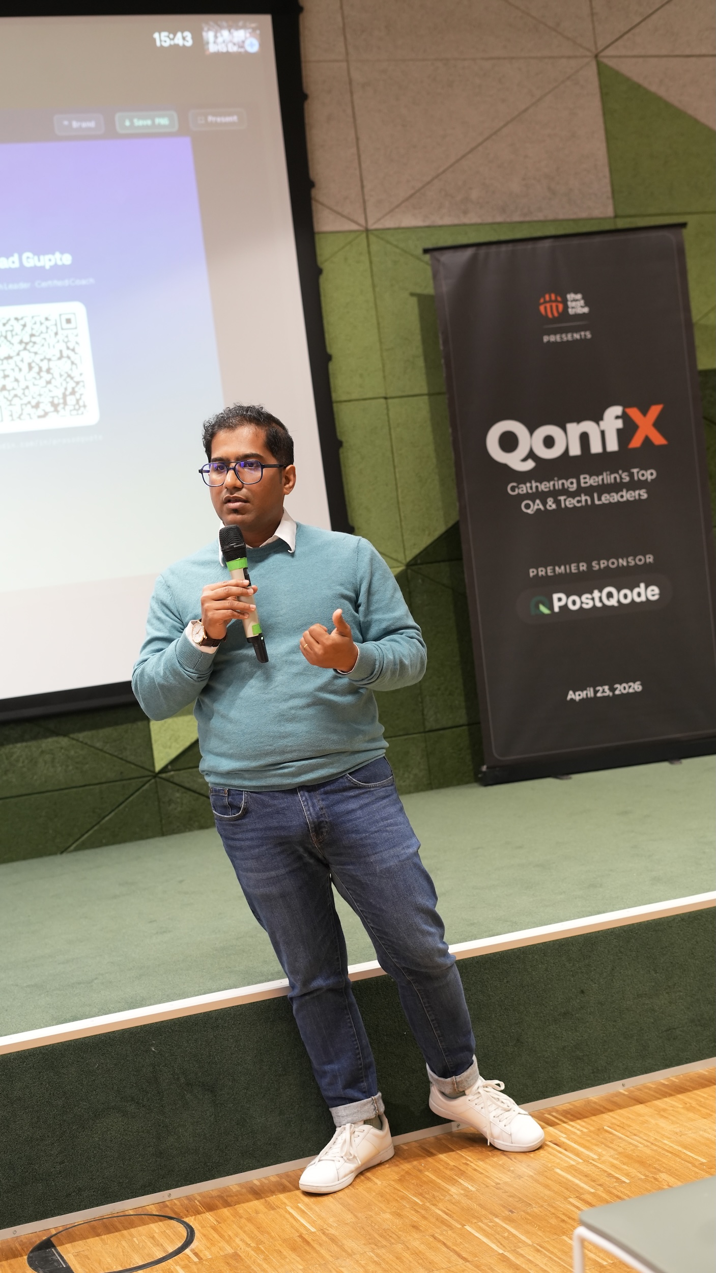 Prasad on stage at QonfX Berlin